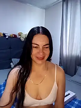 Snapshot of renata_hot1 chatting on 04/27/26, 07:23 renata hot1 online show from 04/27/26, 07:23