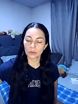 Snapshot of renata_hot1 chatting on 05/03/26, 12:38 renata hot1 online show from 05/03/26, 12:38