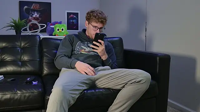 Snapshot of BlueEyedTallGuy94 chatting on 10/11/25, 08:40 BlueEyedTallGuy94 online show from 10/11/25, 08:40