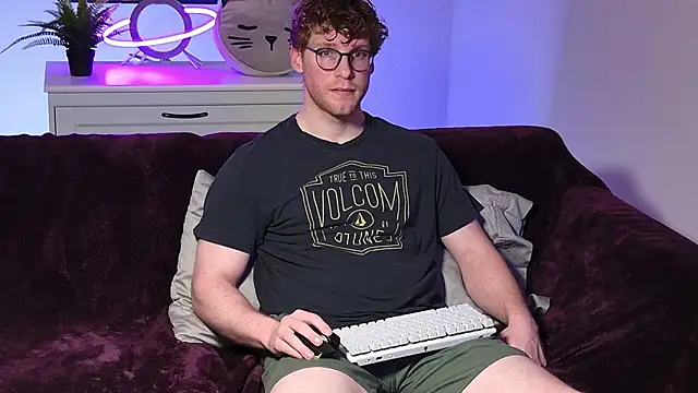 Snapshot of BlueEyedTallGuy94 chatting on 11/18/25, 03:12 BlueEyedTallGuy94 online show from 11/18/25, 03:12