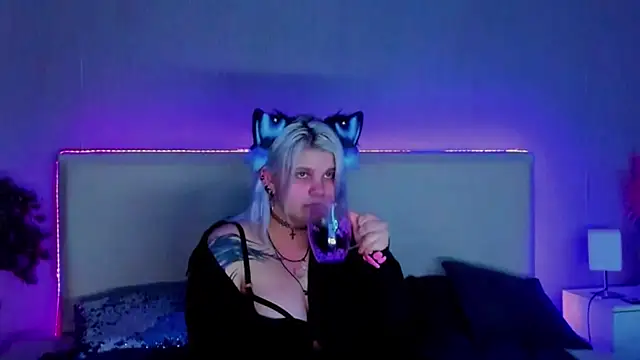 JoannLowe online show from 02/25/25, 02:25