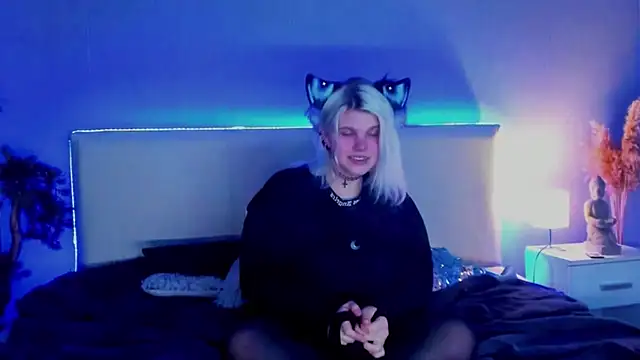 JoannLowe online show from 03/20/25, 02:40