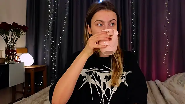 Snapshot of tomorrows_day chatting on 02/25/26, 06:34 tomorrows day online show from 02/25/26, 06:34