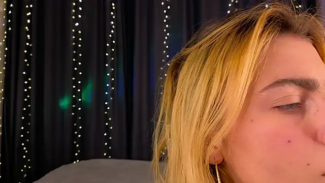 Snapshot of tomorrows_day chatting on 04/19/26, 09:50 tomorrows day online show from 04/19/26, 09:50