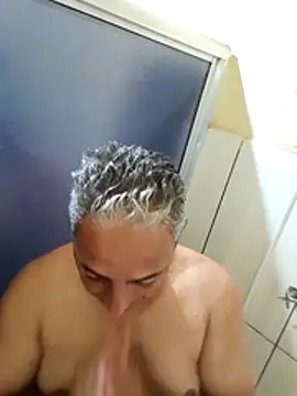 Snapshot of gordonunes chatting on 12/20/25, 02:29 gordonunes online show from 12/20/25, 02:29