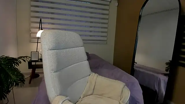 Catyloves online show from 04/28/26, 10:04