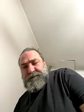 Snapshot of ros217 chatting on 12/17/25, 08:59 ros217 online show from 12/17/25, 08:59