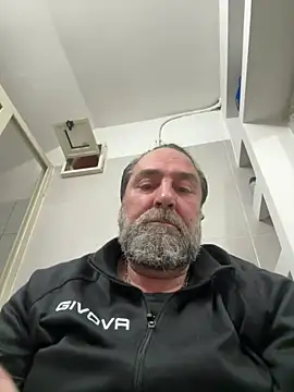 Snapshot of ros217 chatting on 02/18/26, 04:58 ros217 online show from 02/18/26, 04:58