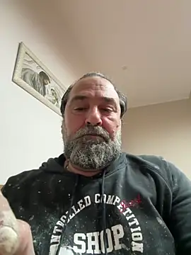 Snapshot of ros217 chatting on 03/12/26, 09:32 ros217 online show from 03/12/26, 09:32