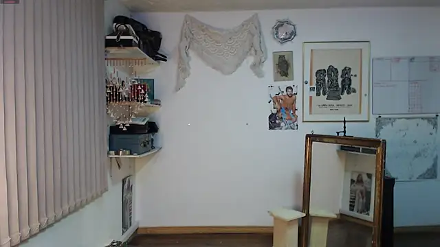 Siriss boyrag online show from 11/01/25, 12:12