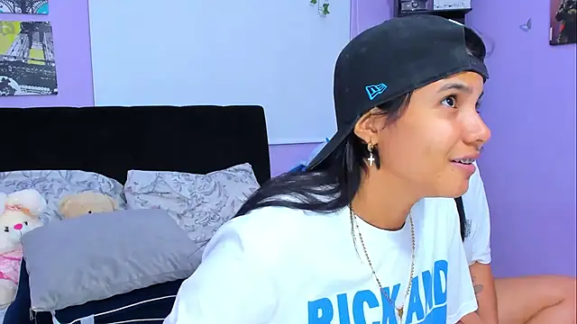 Snapshot of sara_mendez2 chatting on 01/23/25, 05:24 sara mendez2 online show from 01/23/25, 05:24