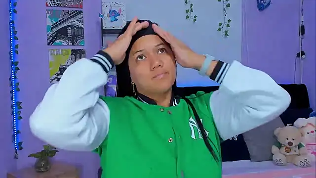 Snapshot of sara_mendez2 chatting on 02/06/25, 11:37 sara mendez2 online show from 02/06/25, 11:37