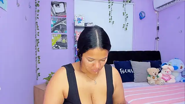 Snapshot of sara_mendez2 chatting on 02/11/25, 12:06 sara mendez2 online show from 02/11/25, 12:06