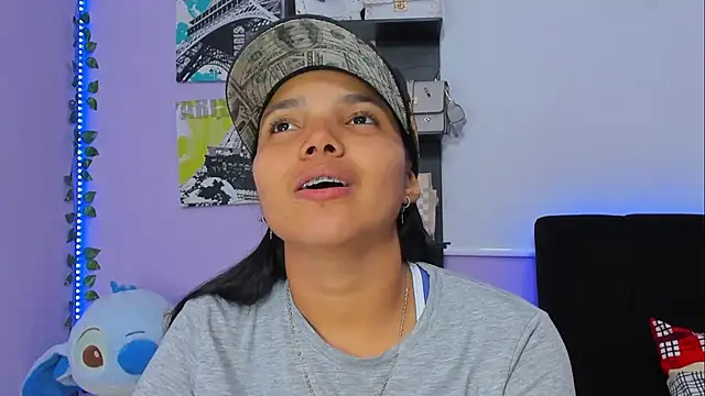 Snapshot of sara_mendez2 chatting on 02/20/25, 01:57 sara mendez2 online show from 02/20/25, 01:57