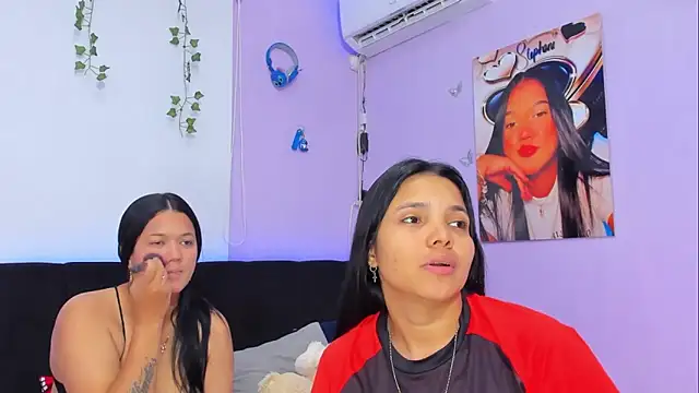 Snapshot of sara_mendez2 chatting on 02/21/25, 02:17 sara mendez2 online show from 02/21/25, 02:17