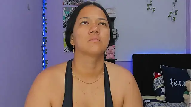 Snapshot of sara_mendez2 chatting on 02/21/25, 03:32 sara mendez2 online show from 02/21/25, 03:32