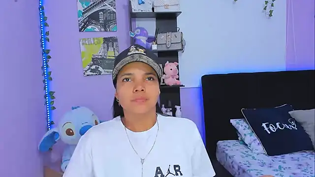 Snapshot of sara_mendez2 chatting on 02/26/25, 04:24 sara mendez2 online show from 02/26/25, 04:24