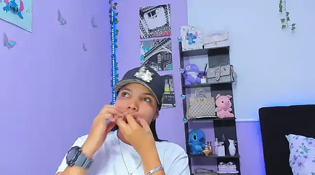 Snapshot of sara_mendez2 chatting on 02/26/25, 10:31 sara mendez2 online show from 02/26/25, 10:31