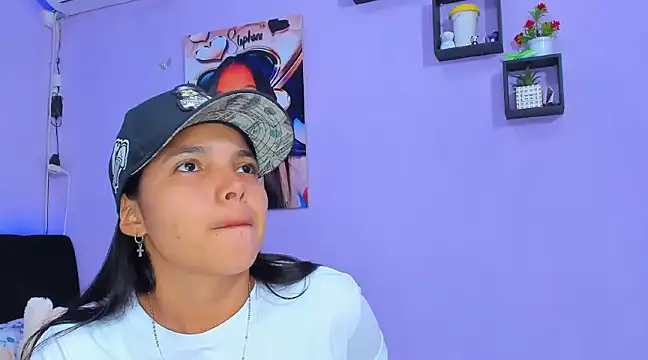 Snapshot of sara_mendez2 chatting on 02/28/25, 11:01 sara mendez2 online show from 02/28/25, 11:01