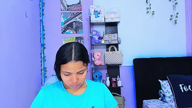 Snapshot of sara_mendez2 chatting on 03/07/25, 04:33 sara mendez2 online show from 03/07/25, 04:33