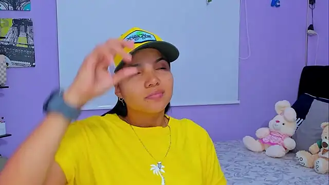 Snapshot of sara_mendez2 chatting on 03/15/25, 11:06 sara mendez2 online show from 03/15/25, 11:06