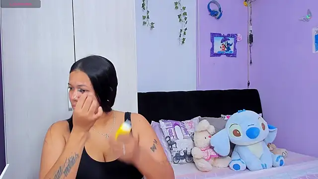 Snapshot of sara_mendez2 chatting on 09/15/25, 11:38 sara mendez2 online show from 09/15/25, 11:38