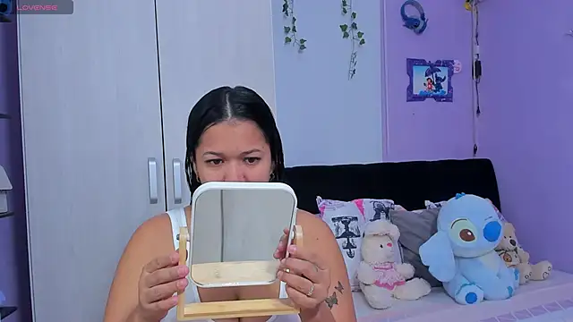 Snapshot of sara_mendez2 chatting on 09/19/25, 12:02 sara mendez2 online show from 09/19/25, 12:02