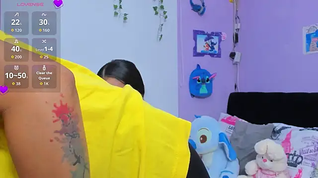 Snapshot of sara_mendez2 chatting on 10/11/25, 12:21 sara mendez2 online show from 10/11/25, 12:21