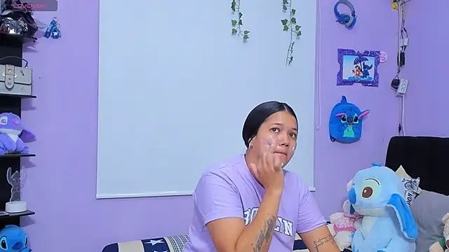 Snapshot of sara_mendez2 chatting on 10/16/25, 11:17 sara mendez2 online show from 10/16/25, 11:17