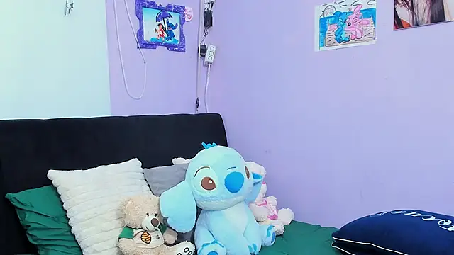 Snapshot of sara_mendez2 chatting on 10/25/25, 11:10 sara mendez2 online show from 10/25/25, 11:10