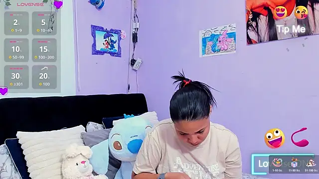 Snapshot of sara_mendez2 chatting on 11/15/25, 11:10 sara mendez2 online show from 11/15/25, 11:10