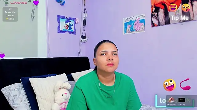 Snapshot of sara_mendez2 chatting on 11/17/25, 11:21 sara mendez2 online show from 11/17/25, 11:21