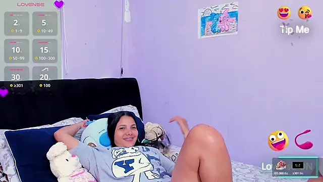 Snapshot of sara_mendez2 chatting on 11/20/25, 11:37 sara mendez2 online show from 11/20/25, 11:37