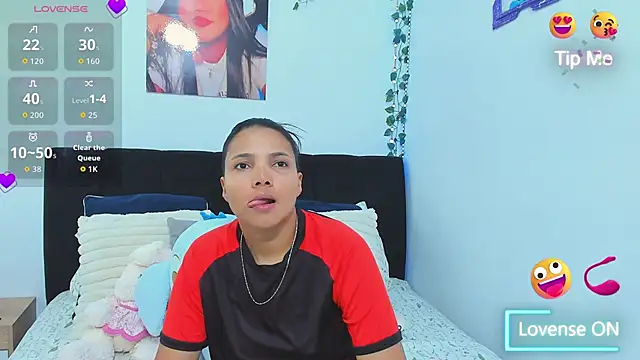 Snapshot of sara_mendez2 chatting on 11/26/25, 12:00 sara mendez2 online show from 11/26/25, 12:00