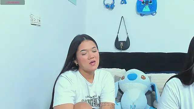 Snapshot of sara_mendez2 chatting on 12/14/25, 11:31 sara mendez2 online show from 12/14/25, 11:31