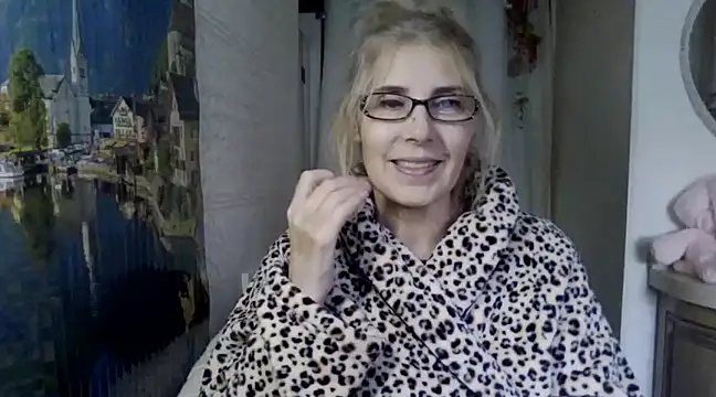 sweet raspberry online show from 02/18/25, 02:27