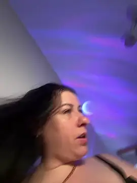 Evelinia online show from 10/21/25, 01:34