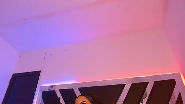 Snapshot of MelannyTylor chatting on 11/25/25, 05:51 MelannyTylor online show from 11/25/25, 05:51