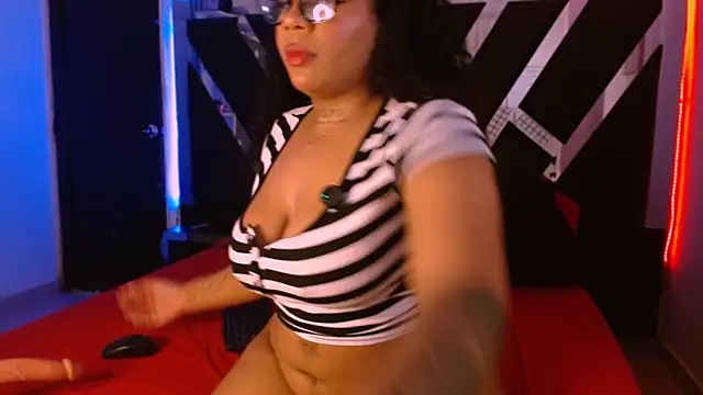 Snapshot of MelannyTylor chatting on 11/28/25, 04:26 MelannyTylor online show from 11/28/25, 04:26