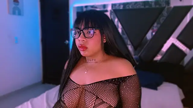 Snapshot of MelannyTylor chatting on 03/17/26, 02:27 MelannyTylor online show from 03/17/26, 02:27