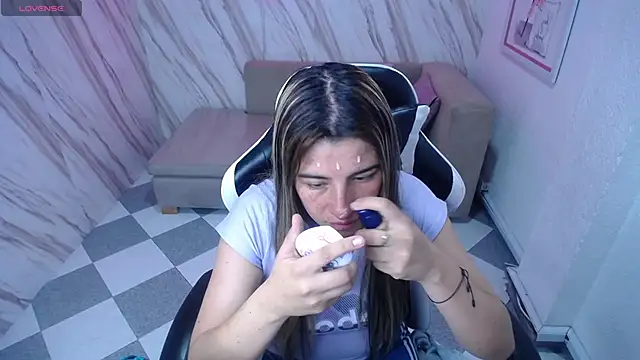 Snapshot of Valerie_b chatting on 01/28/25, 03:04 Valerie b online show from 01/28/25, 03:04