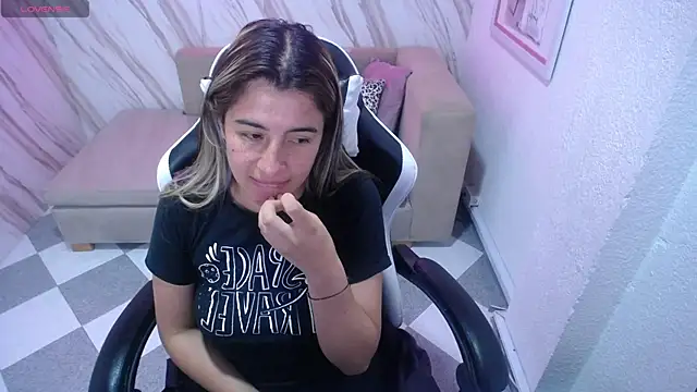 Snapshot of Valerie_b chatting on 02/12/25, 06:08 Valerie b online show from 02/12/25, 06:08