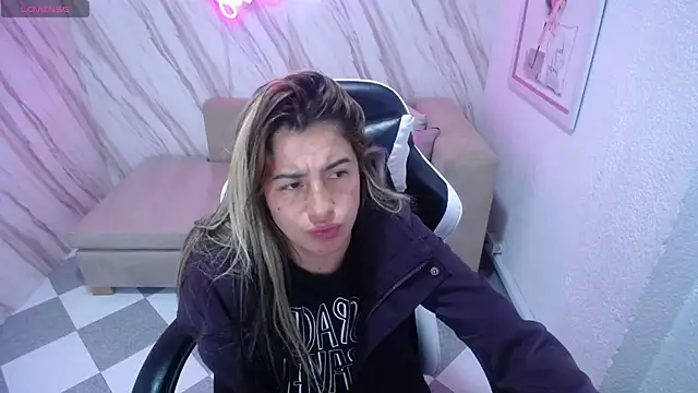 Snapshot of Valerie_b chatting on 02/12/25, 10:03 Valerie b online show from 02/12/25, 10:03