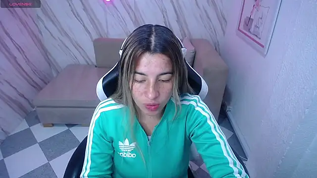 Snapshot of Valerie_b chatting on 02/13/25, 03:07 Valerie b online show from 02/13/25, 03:07