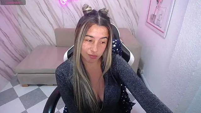 Snapshot of Valerie_b chatting on 02/18/25, 03:10 Valerie b online show from 02/18/25, 03:10