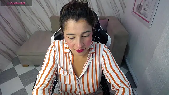 Snapshot of Valerie_b chatting on 03/04/25, 03:11 Valerie b online show from 03/04/25, 03:11