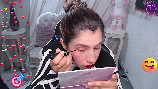 Snapshot of Valerie_b chatting on 03/13/25, 03:11 Valerie b online show from 03/13/25, 03:11