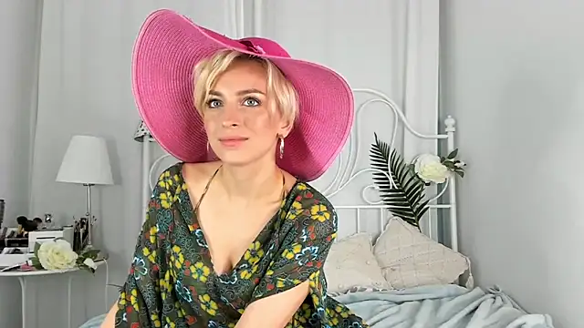 SakuFox online show from 12/17/25, 07:31