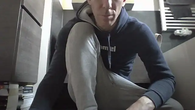 Snapshot of JAK-81 chatting on 04/08/26, 05:51 JAK-81 online show from 04/08/26, 05:51