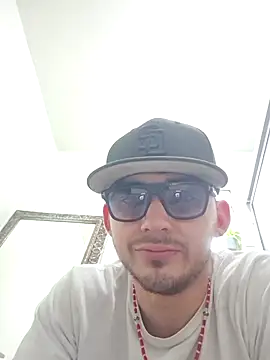 Snapshot of kevinsito1 chatting on 05/25/26, 04:24 kevinsito1 online show from 05/25/26, 04:24
